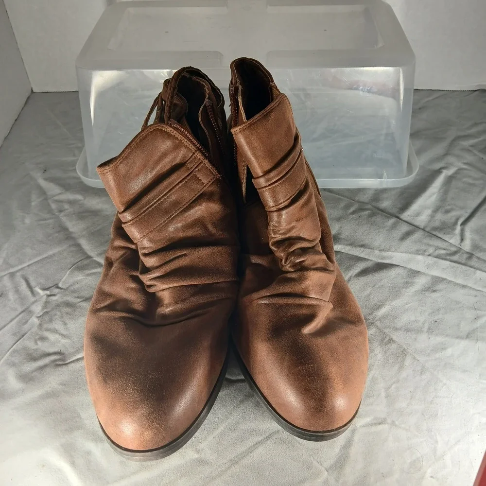 Norah Brown Ruched Ankle Boots Side Zip Braided‎ Detail Women's Size 9 Wide